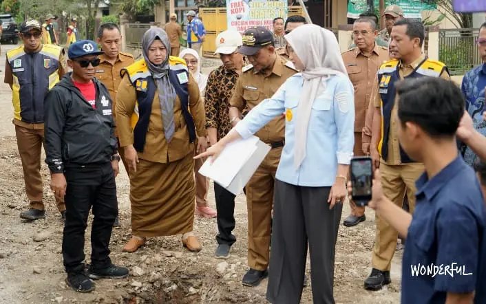 Bupati dan Wabup Pringsewu Dampingi Jihan Nurlela Tinjau Perbaikan Jalan Provinsi di Ambarawa