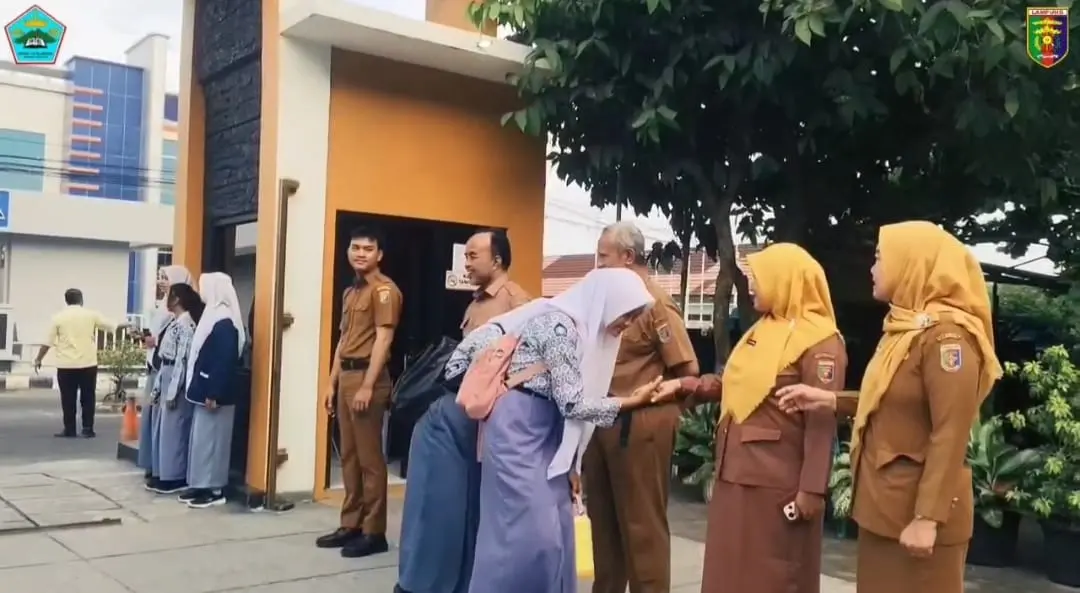 Implementasikan 5S, SMAN 1 Kalianda Bentuk Karakter Siswa Berbudi Pekerti Luhur