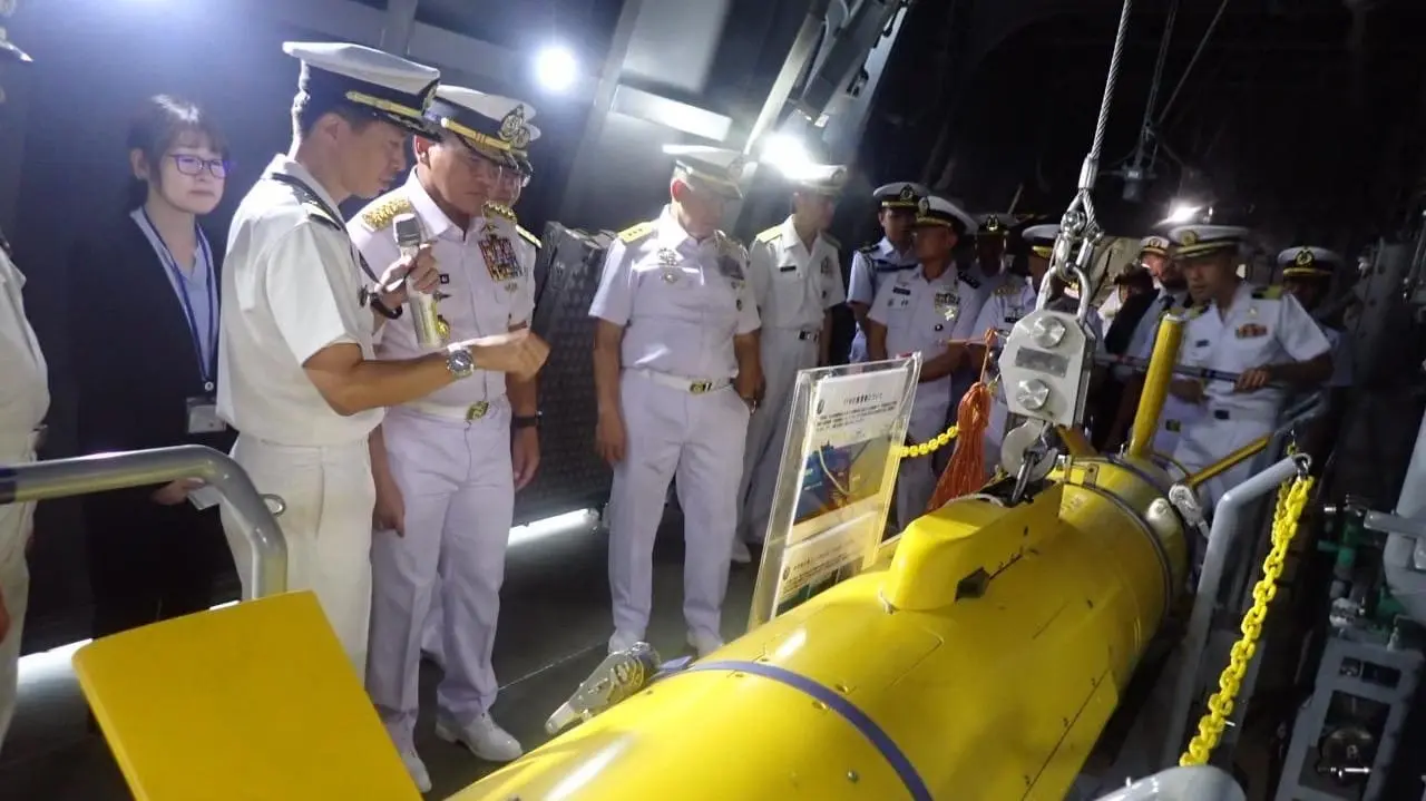 Kasal Kunjungi Kapal Selam Oyashio-class dan Kapal Fregat Mogami-class di Jepang