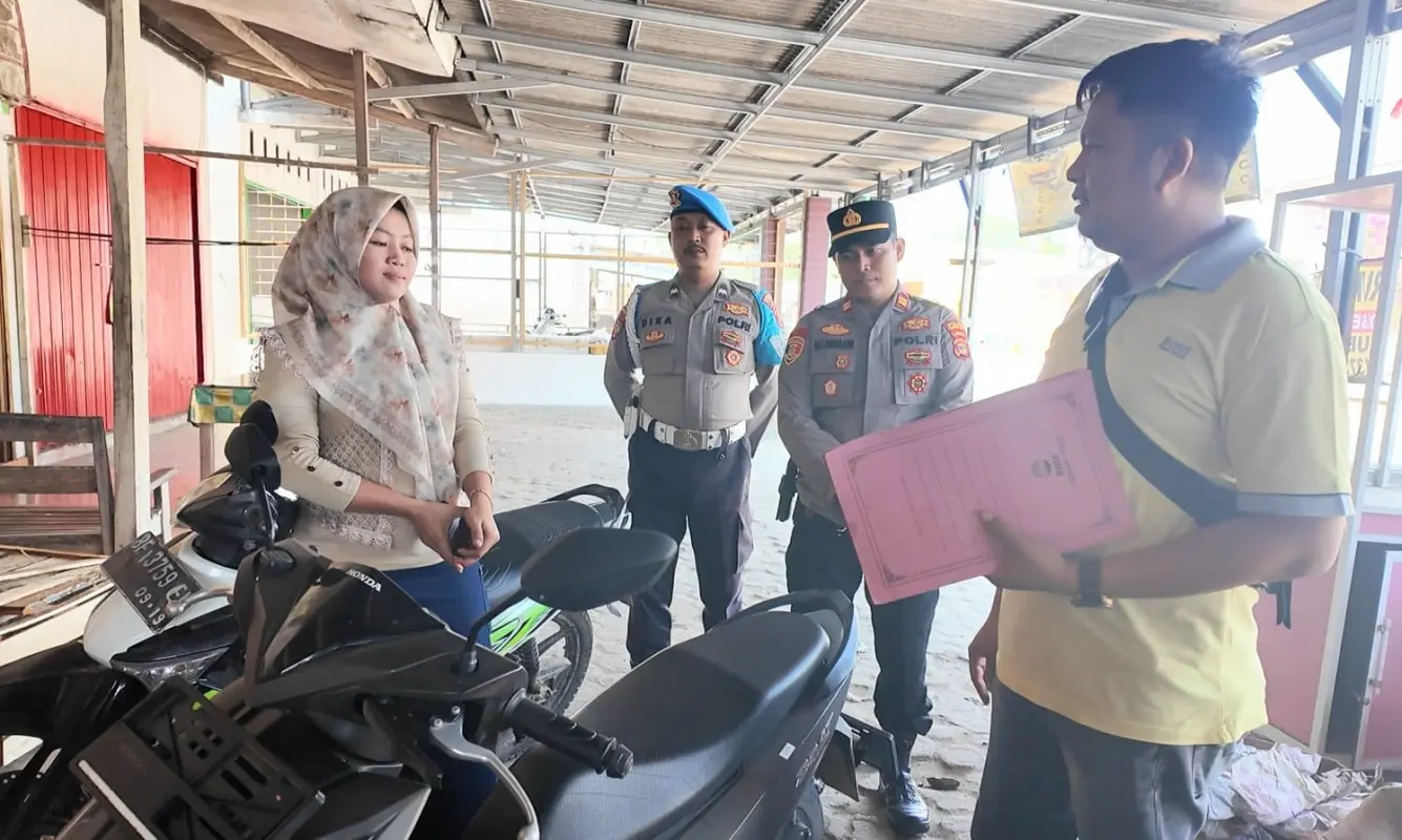 Polisi Kembalikan Motor Curian Milik Ibu Penjual Buah di Lampung