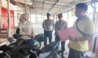 Polisi Kembalikan Motor Curian Milik Ibu Penjual Buah di Lampung